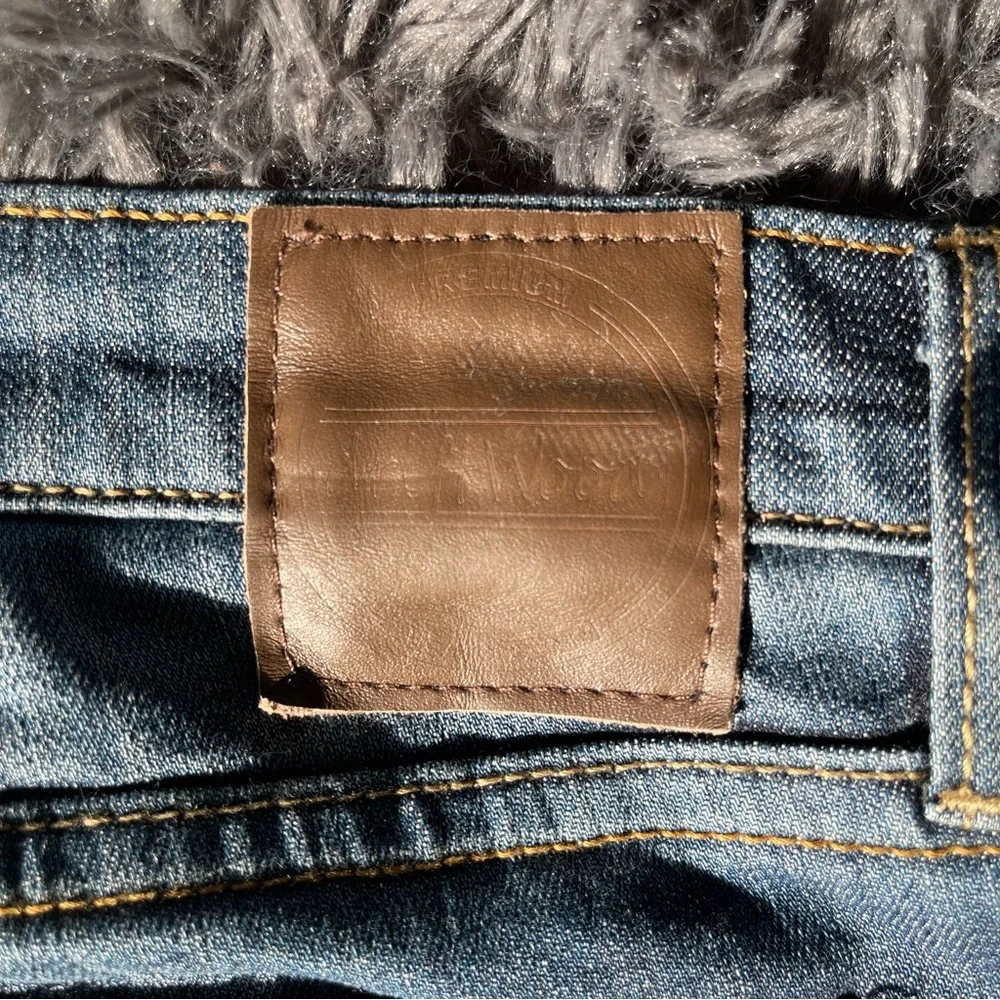 DRIFTWOOD Classic Blue Embroidered Jeans with Distressed Detailing USA Denim Y2K - Picture 9 of 10